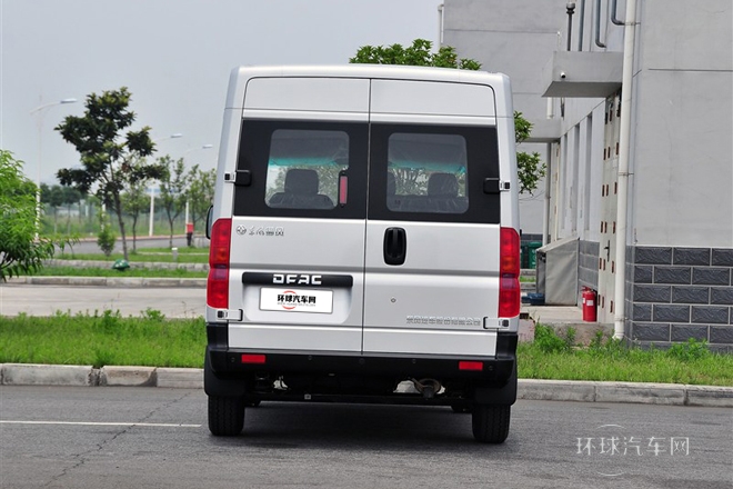 2014款 2.5T御利寶物流車標(biāo)配短軸中頂ZD25