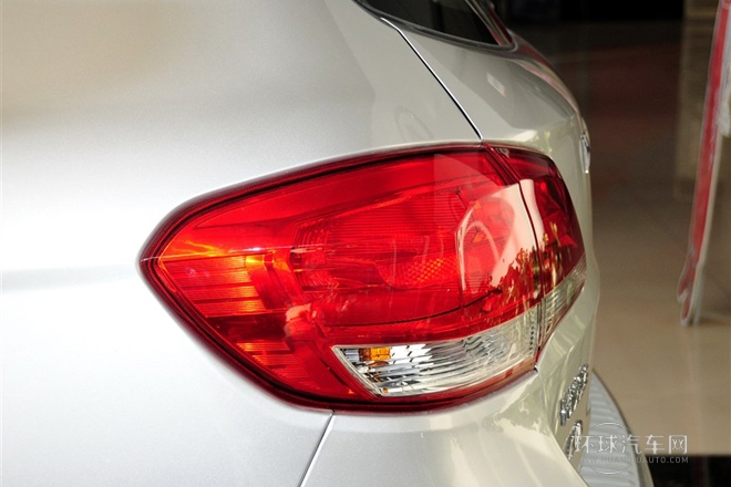 2013款 升級(jí)版 1.5T 手動(dòng)四驅(qū)精英型