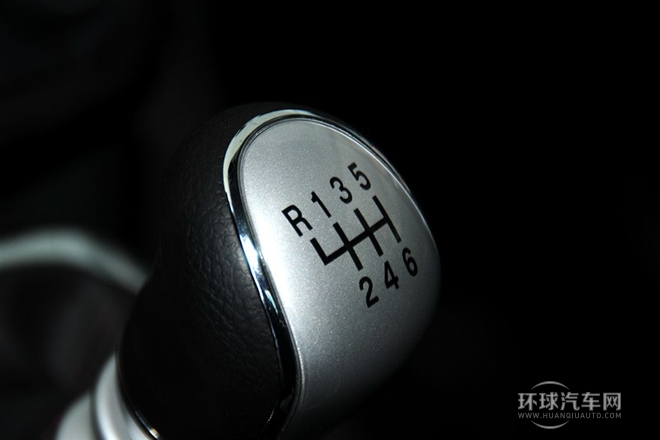 2013款 運動版 1.5T 手動兩驅尊貴型