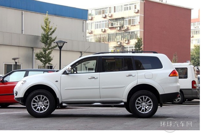 2011款 3.0L 運(yùn)動導(dǎo)航版