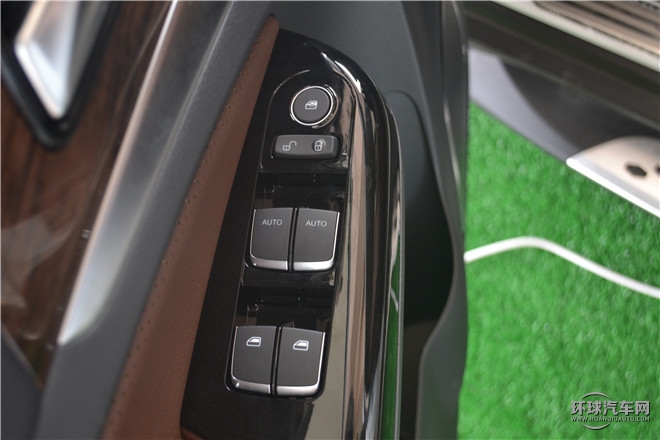 2015款 2.0T 四驅旗艦型