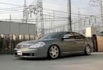 表演仰臥起坐 日產新天籟空氣懸掛演示